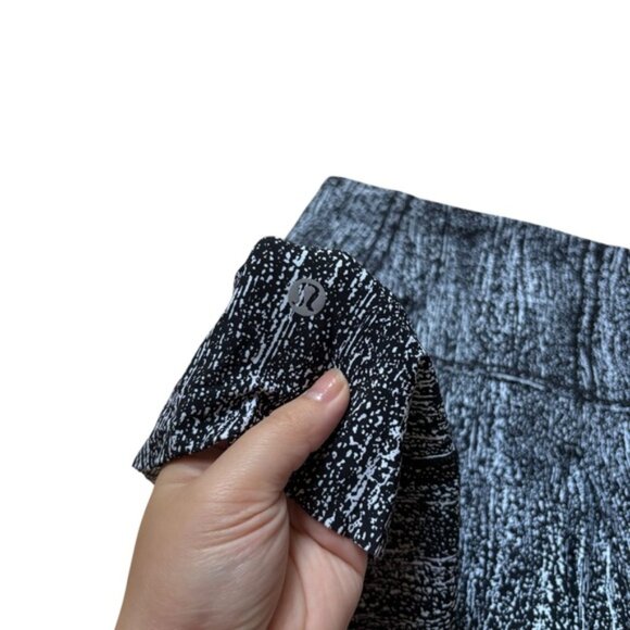 Lululemon Lost In Pace Skirt Size 8 Tall - Picture 3 of 6
